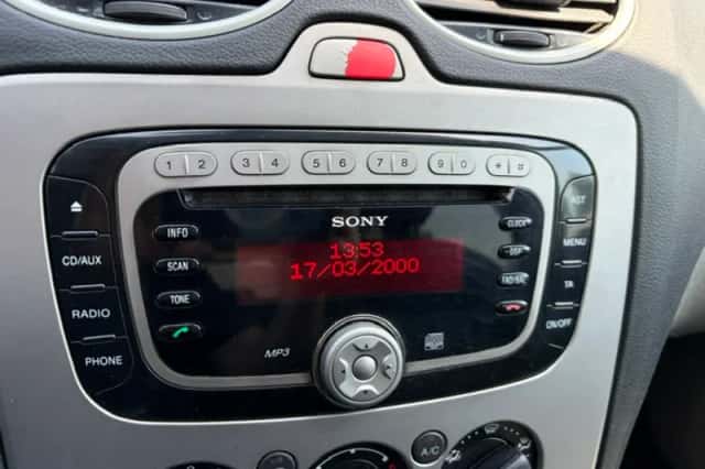 Ford Focus (2008) thumbnail 3