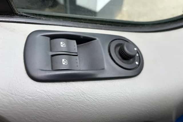 Renault Trafic (2013) thumbnail 4
