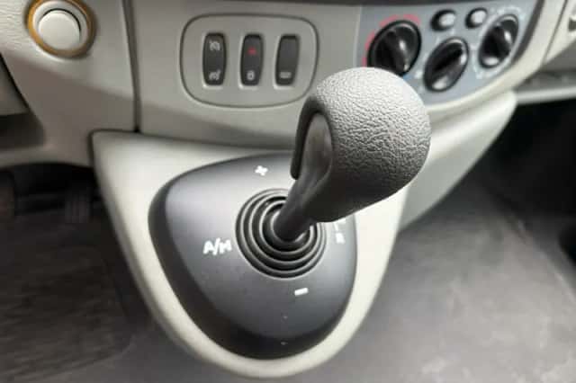 Renault Trafic (2013) thumbnail 6