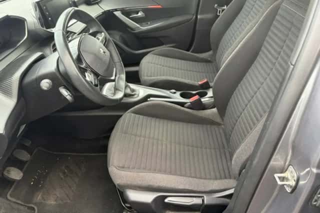 Peugeot 2008 (2022) thumbnail 3