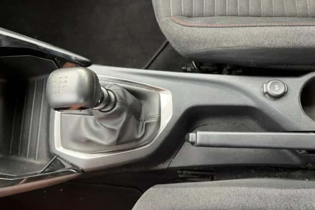 Peugeot 2008 (2022) thumbnail 4