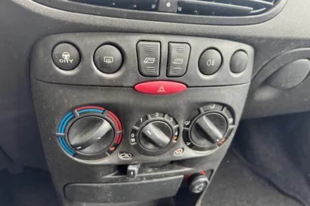 Fiat Punto (2003) thumbnail 5