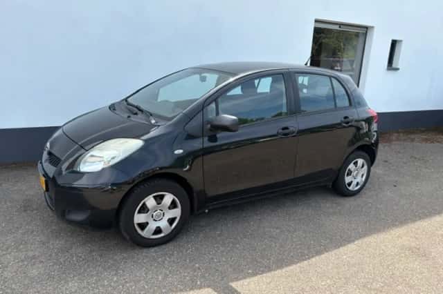 Toyota Yaris (2009) thumbnail 1