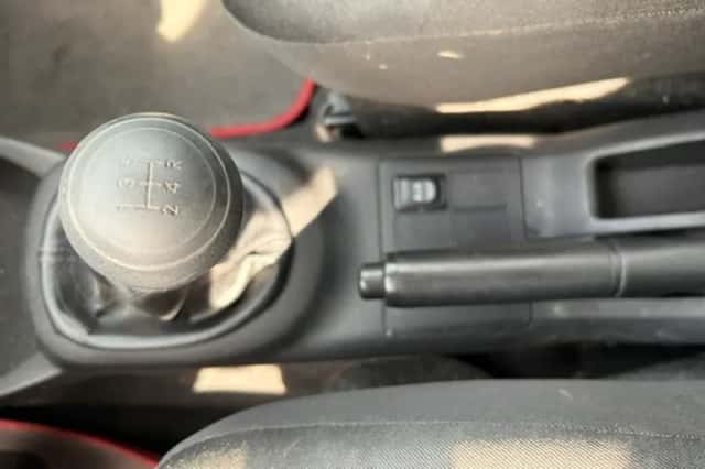 Toyota Yaris (2009) thumbnail 3