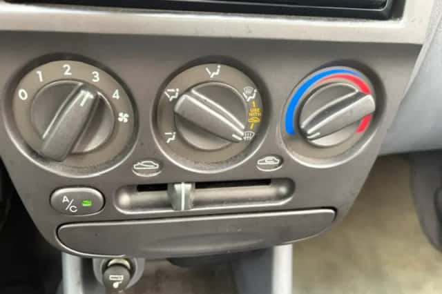 Hyundai Accent (2002) thumbnail 2
