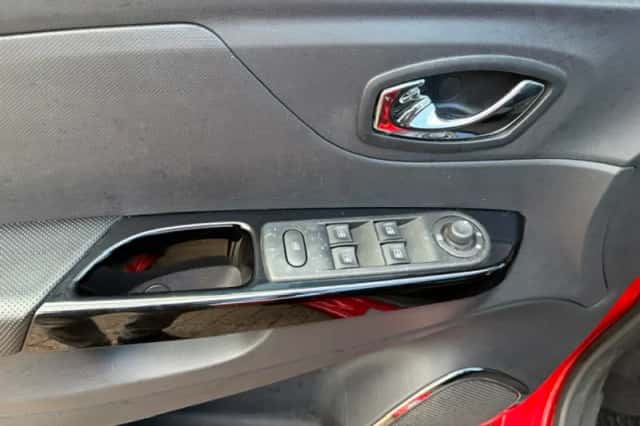Renault Captur (2015) thumbnail 5