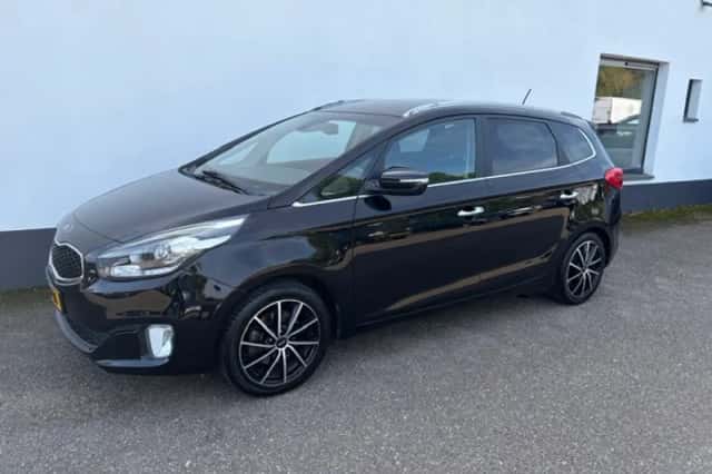 Kia Carens (2015) thumbnail 1