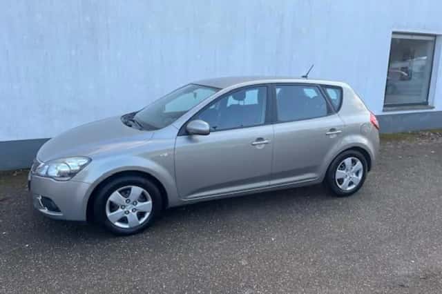 Kia Ceed (2010) thumbnail 1