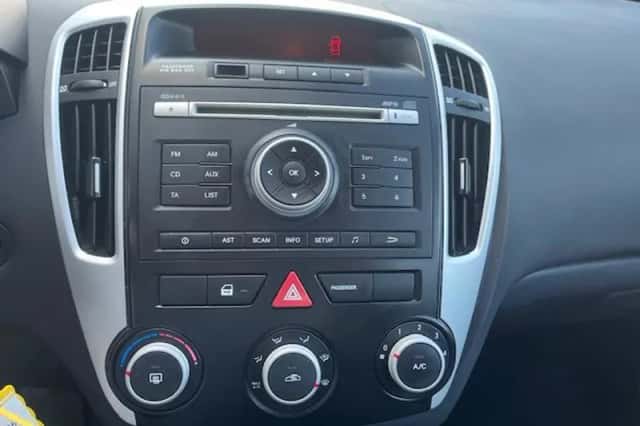 Kia Ceed (2010) thumbnail 2