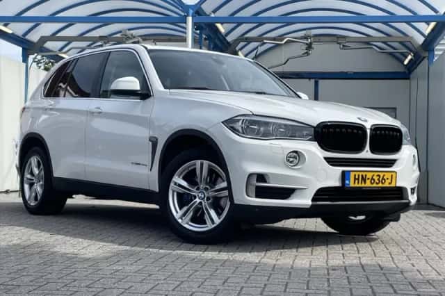 BMW X5 (2015) thumbnail 2