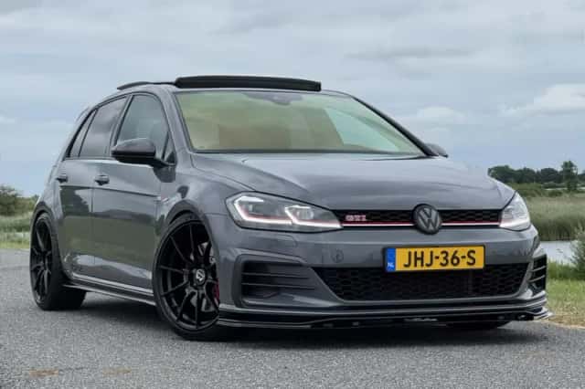 Volkswagen Golf (2019) thumbnail 2
