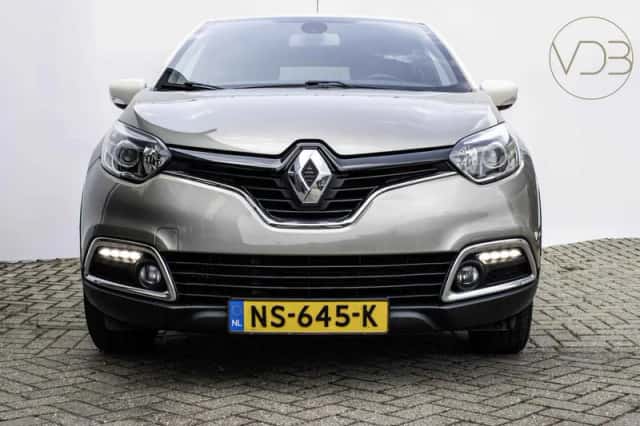 Renault Captur (2016) thumbnail 2