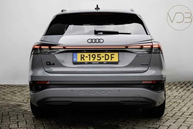 Audi Q4 e-tron (2022) thumbnail 5