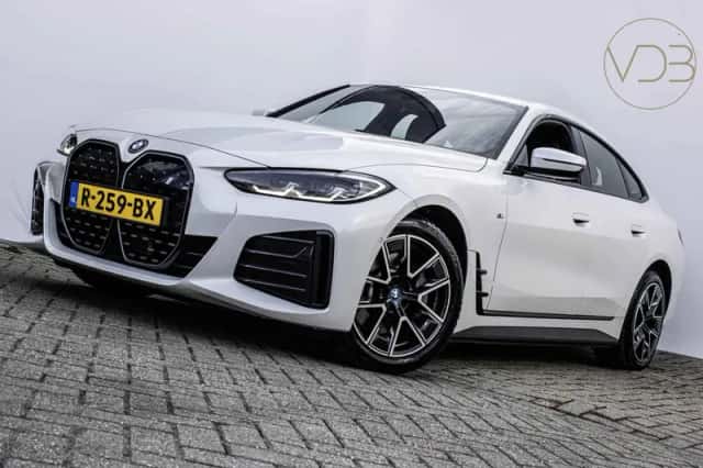 BMW i4 (2022) thumbnail 1