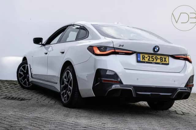 BMW i4 (2022) thumbnail 3