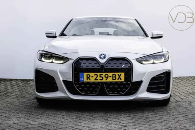 BMW i4 (2022) thumbnail 6