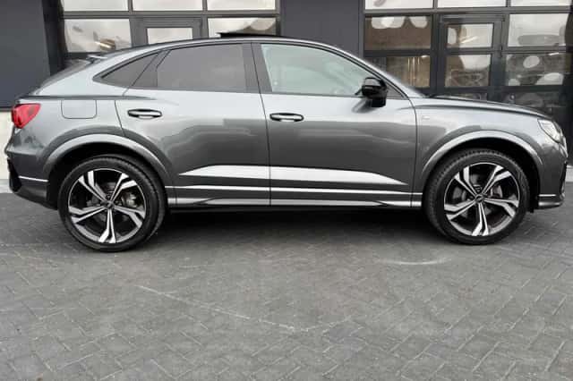 Audi Q3 Sportback (2023) thumbnail 2