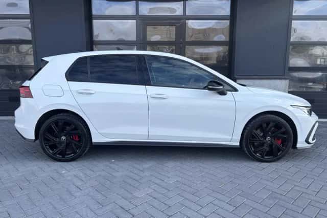Volkswagen Golf (2022) thumbnail 2