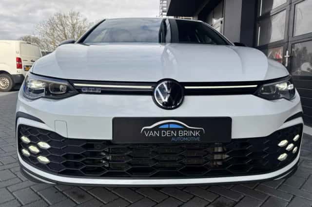 Volkswagen Golf (2022) thumbnail 3
