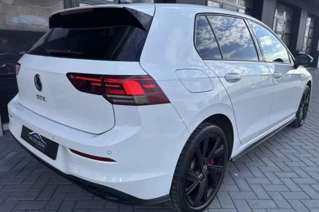 Volkswagen Golf (2022) thumbnail 4