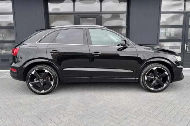 Audi Q3 (2017) thumbnail 2