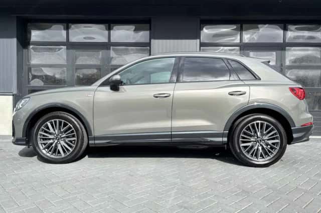 Audi Q3 (2023) thumbnail 2