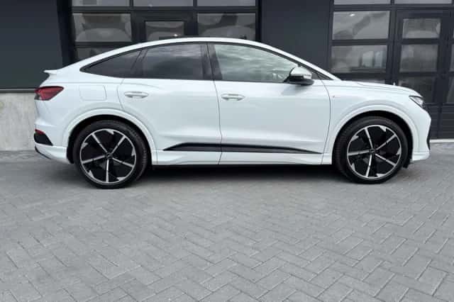 Audi Q4 e-tron (2023) thumbnail 2