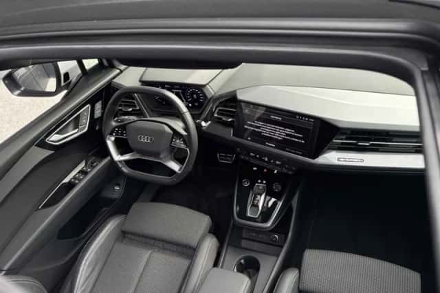 Audi Q4 e-tron (2023) thumbnail 4