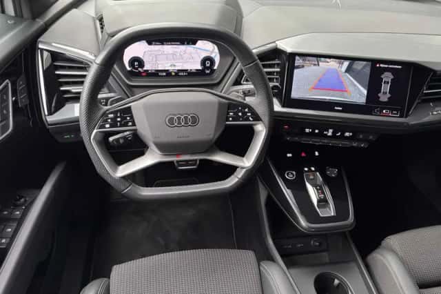 Audi Q4 e-tron (2023) thumbnail 6