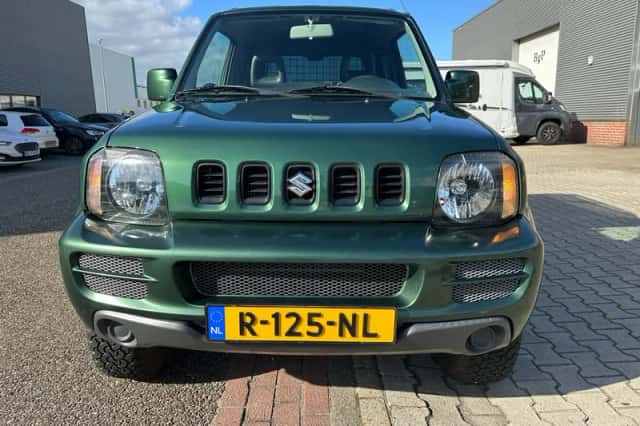 Suzuki Jimny (2009) thumbnail 4