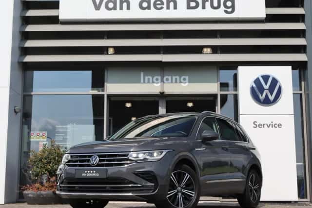 Volkswagen Tiguan (2021) thumbnail 3