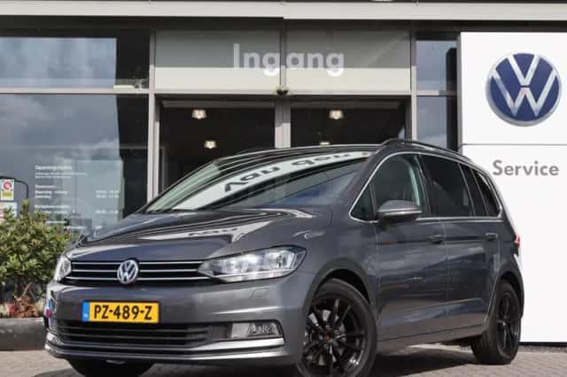 Volkswagen Touran (2017) thumbnail 1