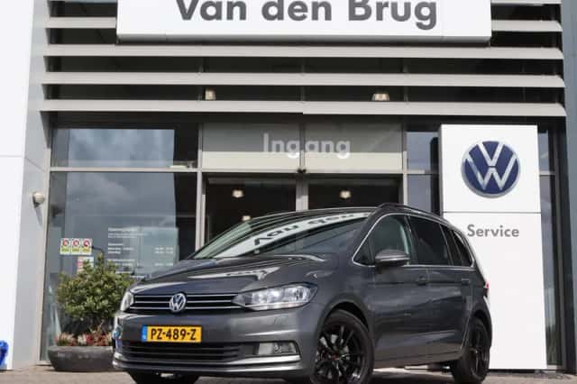 Volkswagen Touran (2017) thumbnail 3