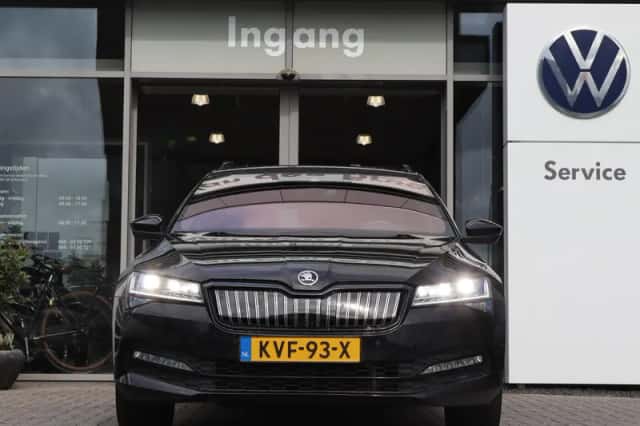 Škoda Superb (2021) thumbnail 4