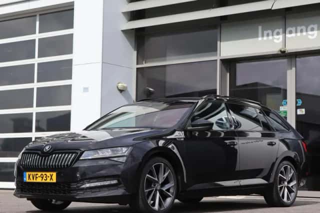 Škoda Superb (2021) thumbnail 5