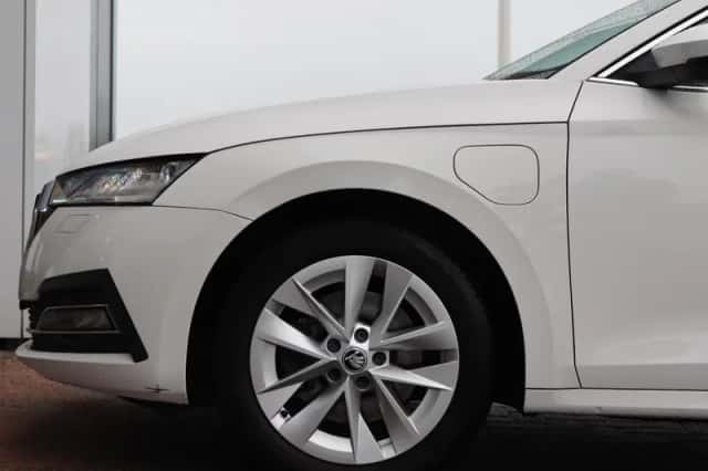 Škoda Octavia (2022) thumbnail 2