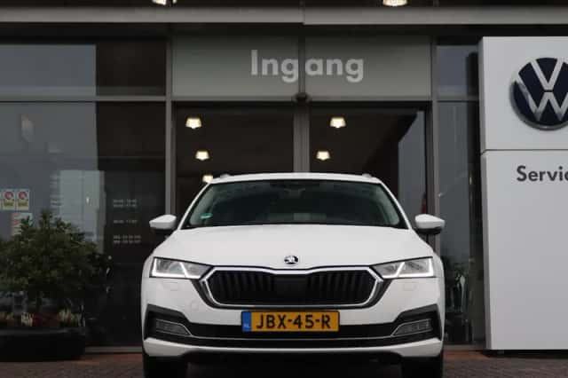 Škoda Octavia (2022) thumbnail 4