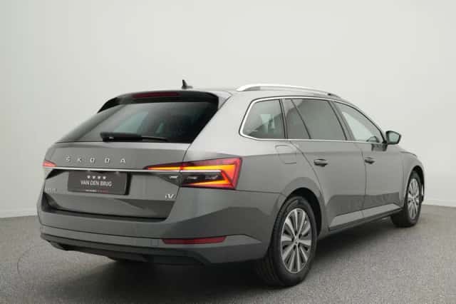 Škoda Superb (2023) thumbnail 2