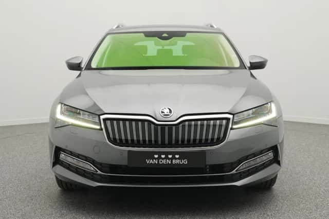 Škoda Superb (2023) thumbnail 5