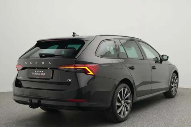 Škoda Octavia (2023) thumbnail 2