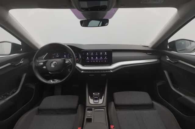 Škoda Octavia (2023) thumbnail 3