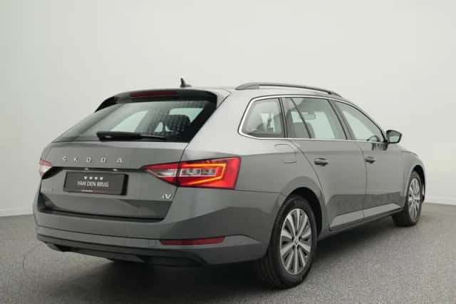 Škoda Superb (2022) thumbnail 2