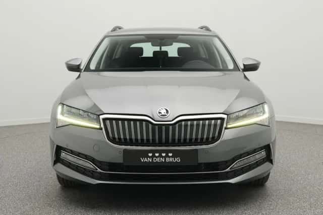 Škoda Superb (2022) thumbnail 5