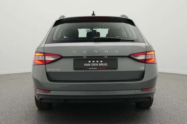 Škoda Superb (2022) thumbnail 6