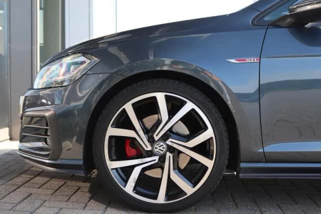Volkswagen Golf (2017) thumbnail 2