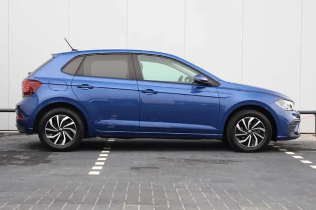 Volkswagen Polo (2023) thumbnail 2