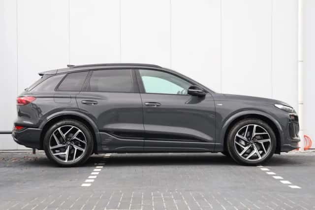 Audi Q6 e-tron (2025) thumbnail 2