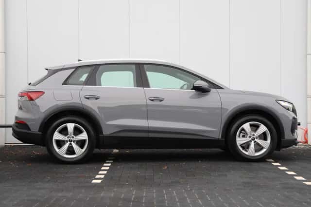 Audi Q4 e-tron (2025) thumbnail 2