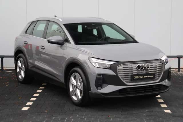 Audi Q4 e-tron (2025) thumbnail 3