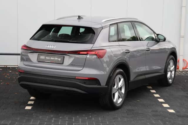 Audi Q4 e-tron (2025) thumbnail 5